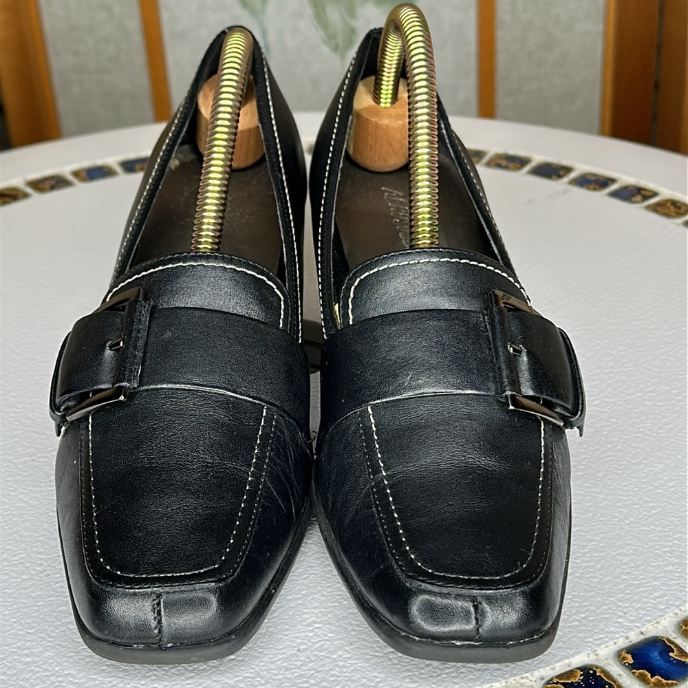 Aerosoles On Call Black Leather Pumps Women's Size 7M Kitten Heel Slip-On Shoes